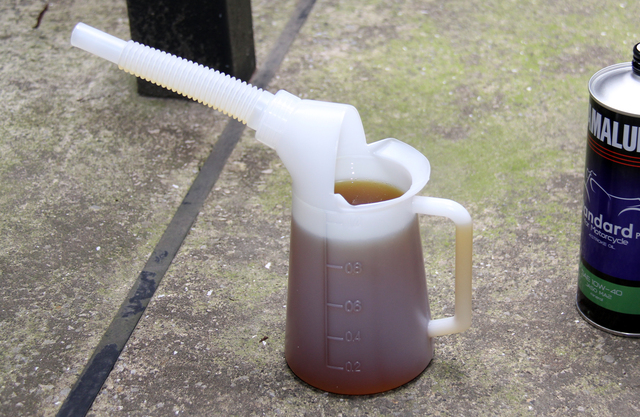 バイクオイルの「硬い・柔らかい」とは？