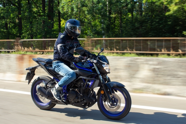 バイクで風圧がつらくなるのはなぜ?